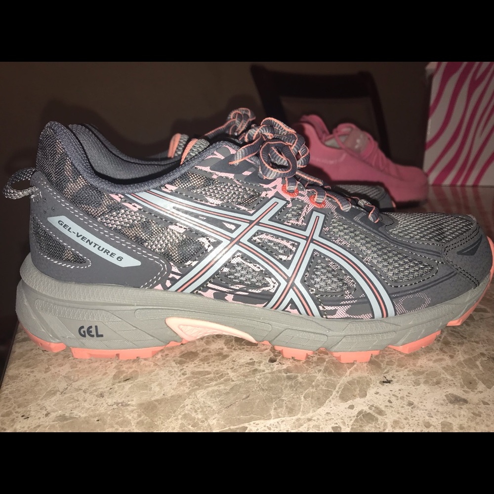 Size 7.5 Woman’s ASICS